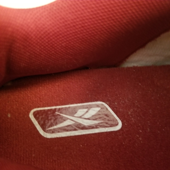 Reebok Classic Men's Size 7 Sneakers White Red Mark On Toe - Picture 6 of 7